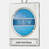 Monogramblauw-ventilator in reliëf verzilverd banner ornament (Links)