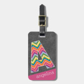 Monogrambrief van het karton A met Bright Chevrons Bagagelabel (Voorkant verticaal)
