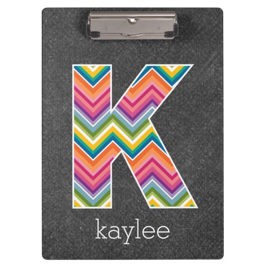 Monogrambrief van het karton K met Bright Chevrons Klembord (Voorkant)