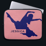 Monogramed Black Dancer Silhouette IllustrationBlu Laptop Sleeve<br><div class="desc">Monogramed schattige blauwe silhouette illustratie van een danser van het vrouw in een dansbeweging. Als u om het even welke hulp nodig hebt die om het even welk van mijn design aanpassen,  contacteer de ontwerper ArtOnWear. Vrije tekst formatteren met levende hulp beschikbaar door verzoek.</div>