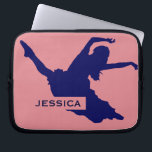 Monogramed Black Dancer Silhouette IllustrationBlu Laptop Sleeve<br><div class="desc">Monogramed schattige blauwe silhouette illustratie van een danser van het vrouw in een dansbeweging. Als u om het even welke hulp nodig hebt die om het even welk van mijn design aanpassen,  contacteer de ontwerper ArtOnWear. Vrije tekst formatteren met levende hulp beschikbaar door verzoek.</div>