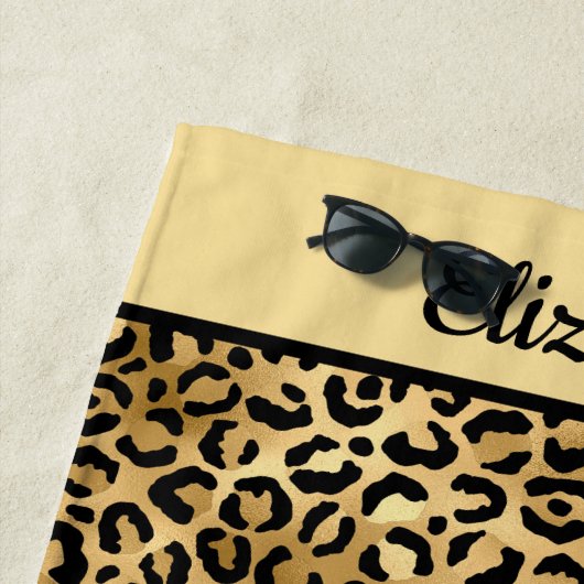 Monogramed Black en Gold Leopard Print Cheetah Strandlaken (In situ)