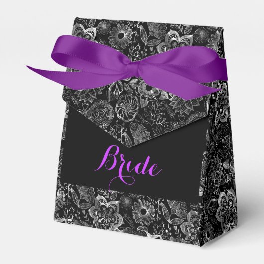 Monogramed Black & Metallic Silver Floral Lace Bedankdoosjes (Voorkant Zijde)