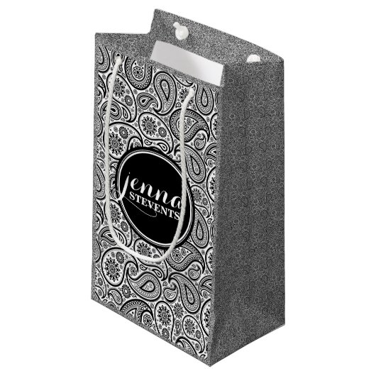 Monogramed Black & White  paisley Pattern Klein Cadeauzakje (Voorkant Gekanteld)