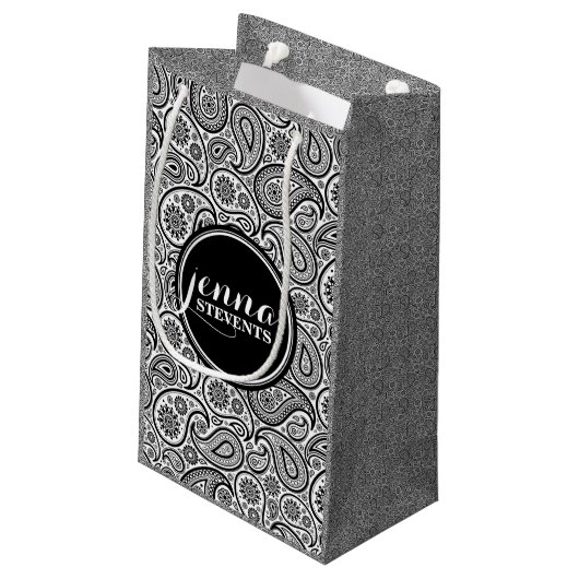 Monogramed Black & White  paisley Pattern Klein Cadeauzakje (Achterkant Gekanteld)