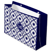 Monogramed Blauw & Wit Quatrefoil Patroon Groot Cadeauzakje (Voorkant Gekanteld)