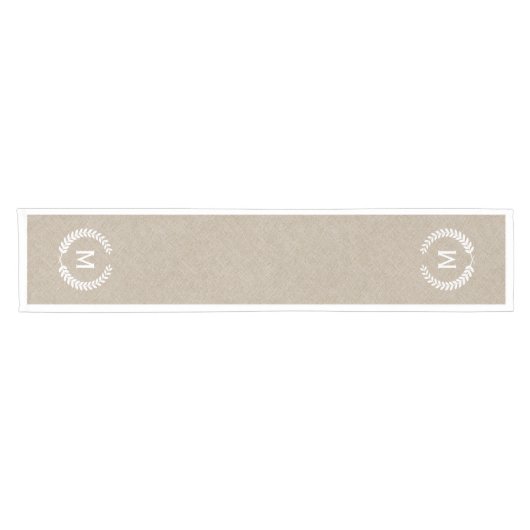 Monogramed Elegant Beige Faux Linnen & Witte Krans Korte Tafelloper (Horizontaal)