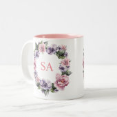 Monogramed Garland of Flowers Mok (Voorkant links)