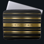 Monogramed Gold & Black Stripes Pattern Laptop Sleeve<br><div class="desc">Elegant goud- en zwarte strepen patroon.  monogram. Als u om het even welke hulp nodig hebt die om het even welk van mijn design aanpassen,  contacteer de ontwerper ArtOnWear. Vrije tekst formatteren met levende hulp beschikbaar door verzoek.</div>