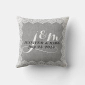 Monogramed Grijs Linnen & Wit Kant Bruiloft Kussen (Achterkant)