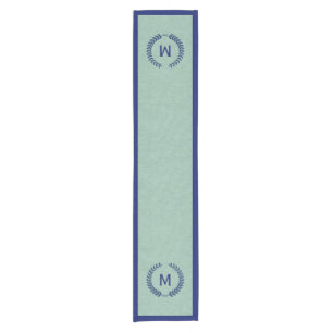 Monogramed Mint-Green Faux Linen Blue Wreath Korte Tafelloper