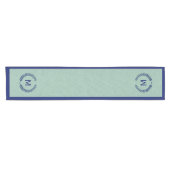 Monogramed Mint-Green Faux Linen Blue Wreath Korte Tafelloper (Horizontaal)