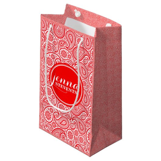 Monogramed Red & White  paisley Pattern Klein Cadeauzakje (Voorkant Gekanteld)