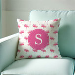 Monogramed Tropisch Roze Flamingo patroon Kussen<br><div class="desc">Dit werpen kussen kenmerkt mijn originele hand het roze flamingo kunstwerk van de waterverf in een uniek patroon schilderde. Uw monogram of initiaal wordt geplaatst in een moderne serif doopvont en door een stevige roze kleur in beeld gebracht. U kunt de effen kleur wijzigen in elke kleur die u wilt...</div>