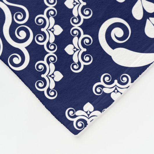 Monogramed White Floral Damkers & Blue Background Fleece Deken (Hoek)