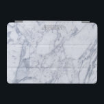 Monogramed wit marmeren stenen patroon iPad mini cover<br><div class="desc">Wit en grijs marmeren steen korrelpatroon. Geen echte knikker,  alleen een afbeelding ervan. Aangepast optioneel monogram.</div>