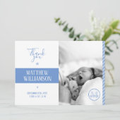 Monogramkaart geboortebevestiging foto-sjabloon aankondiging (Staand voorkant)