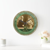 Monogrammed Antiek Damask Gold Green Wedding Grote Klok (Huis)