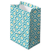 Monogrammed Aqua en Yellow Diamonds Ikat Pattern Medium Cadeauzakje (Achterkant Gekanteld)