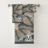 Monogrammed Autumn Leaves Pattern Bad Handdoek (Insitu)