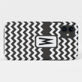 Monogrammed Black and White Chevrons Pattern Case-Mate iPhone Case (Achterkant (horizontaal))