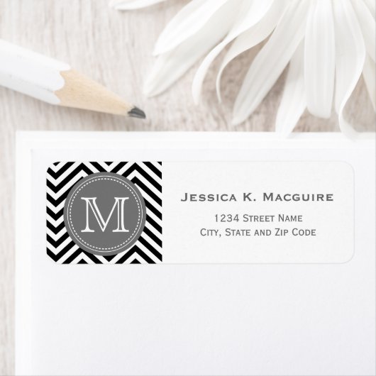 Monogrammed Black & Gray Chevron Etiket (Insitu)