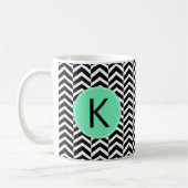 Monogrammed Black, White Zee Foam Chevron Pattern Koffiemok (Links)