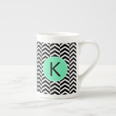 Monogrammed Black, White Zee Foam Chevron Pattern Porselein Kop (Rechts)