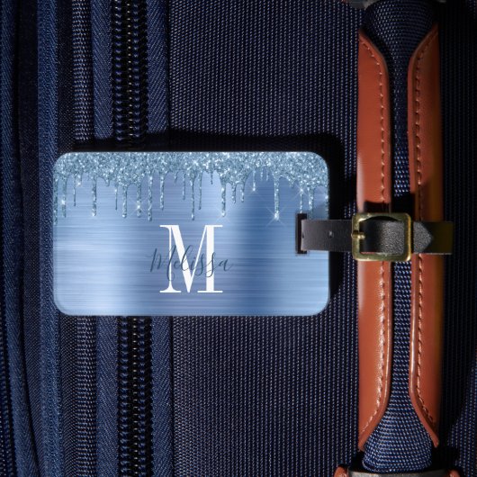 Monogrammed Blue Glitter Drip Brushed Metal Bagagelabel (Voorkant Insitu 4)