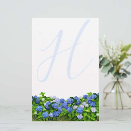 Monogrammed Blue Hydrangea Garden Writing Paper (Staand voorkant)