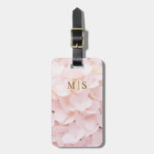 Monogrammed Blush Pink Flower Blossom Petals Bagagelabel (Voorkant verticaal)