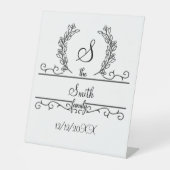Monogrammed bruiloft familienaam script bladeren reclamebord met voetstuk (Voorkant)