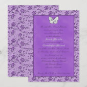 Monogrammed Butterfly op Paarse bruiloft uitnodigi Kaart (Voorkant / Achterkant)
