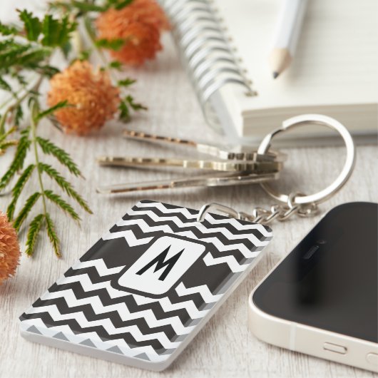 Monogrammed Chevron Sleutelhanger: Zwart, Wit Zigz Sleutelhanger (Voorkant Rechts)