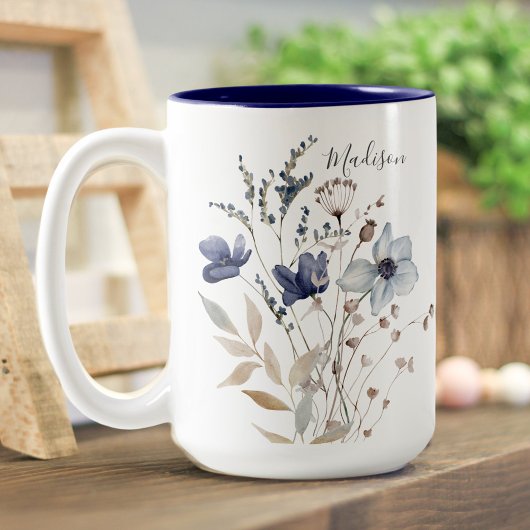 Monogrammed Chic  Waterverf Blauwe Bloemen Tweekleurige Koffiemok