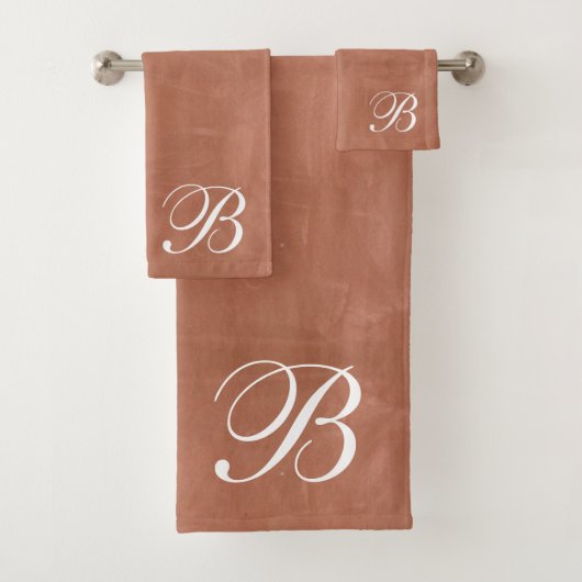 Monogrammed Clay Terracotta Brushstrokes Bad Handdoek (Insitu)