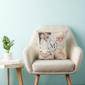 Monogrammed collage krans met naam en Est datum Kussen (Stoel)