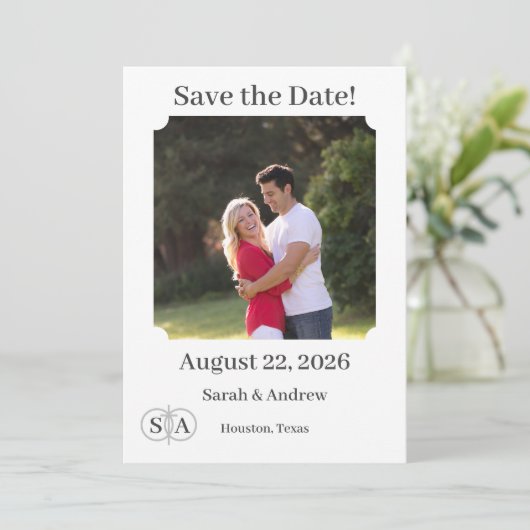 Monogrammed Cross & Rings Wedding Save The Date (Staand voorkant)