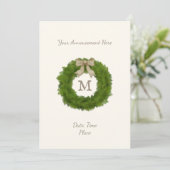 Monogrammed Cypress Evergreen Wreath Personalized Aankondiging (Staand voorkant)