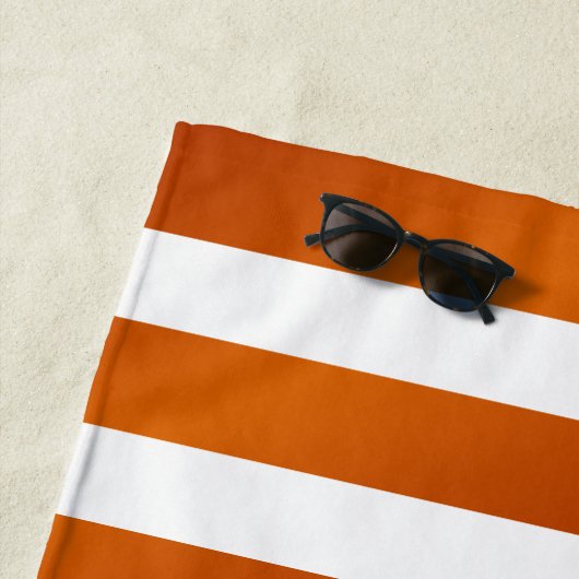 Monogrammed Desert Oranje en White Stripes Strandlaken (In situ)