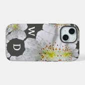 Monogrammed Elegante Schattigee Bloemkunst Houtsko iPhone 15 Case (Achterkant horizontaal)