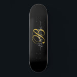 Monogrammed Gold Black Persoonlijk Skateboard<br><div class="desc">Een stijlvol gouden monogram op zwart skateboard in een manuscript typografische naam en initiaal.</div>