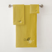 Monogrammed Gold Colored Bad Handdoek (Insitu)