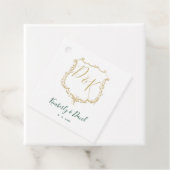 Monogrammed Gold Crest en Forest Green Wedding Bedankjes Labels (In situ)