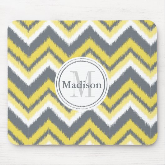 Monogrammed Gray Yellow Ikat Chevron Pattern Muismat (Voorkant)