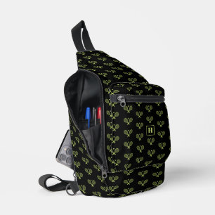 Monogrammed groen tennisracketpatroon sling bag