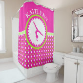 Monogrammed Gymnastics Pink and Green Polka-Stippe Douchegordijn (In situ)