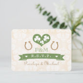 Monogrammed Hoefijzer Shamrock Response Card RSVP Kaartje (Staand voorkant)