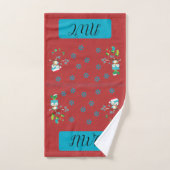 Monogrammed Holiday Kerstbezit op Rood Bad Handdoek (Handdoek)