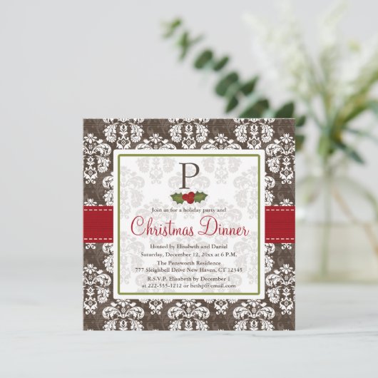 Monogrammed Holly Berry Kerstparty Uitnodiging (Staand voorkant)